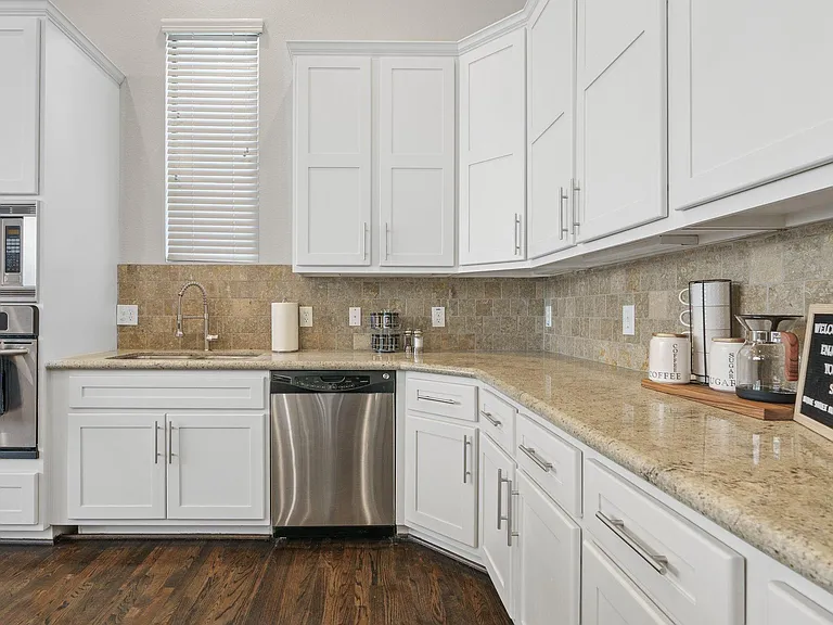 208 Detering St — Photo 25