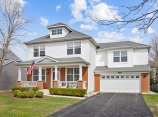 566 Horizon Dr W, St Charles, IL