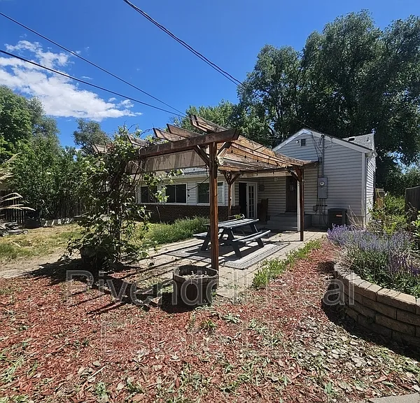 2279 Kendall St — Photo 15