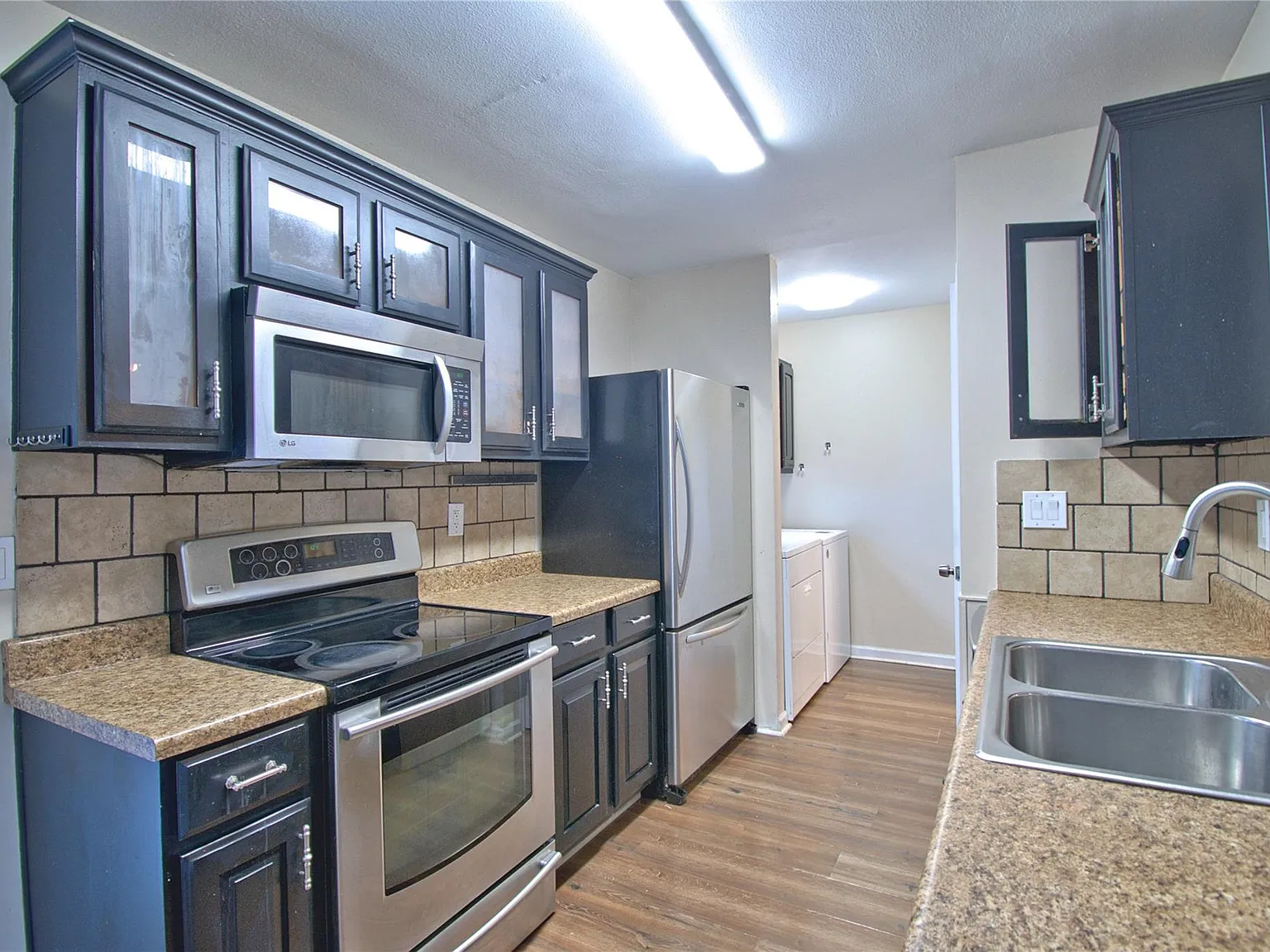 2 bed, 1.5 bath, 1049 sqft, $1,750 — Photo 4