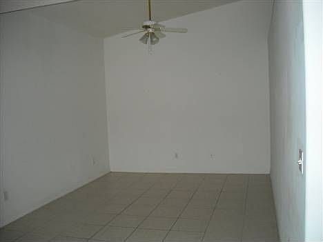 3rd image of 17A Rosecroft Ln