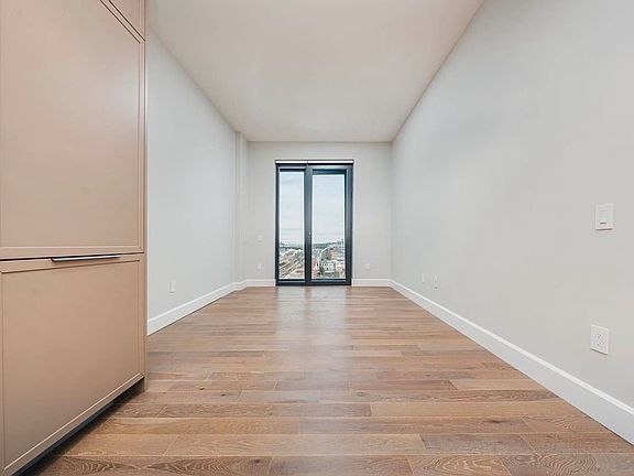 5th image of 262 9th St #Penthouse 706