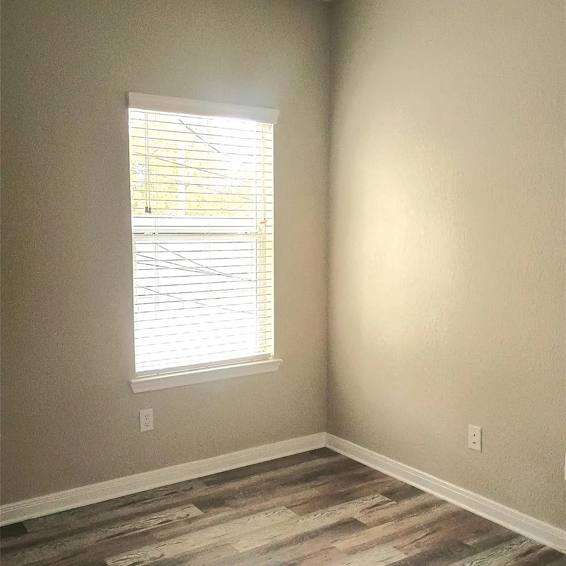 3 bed, 2.0 bath, 1080 sqft, $1,370 — Photo 2
