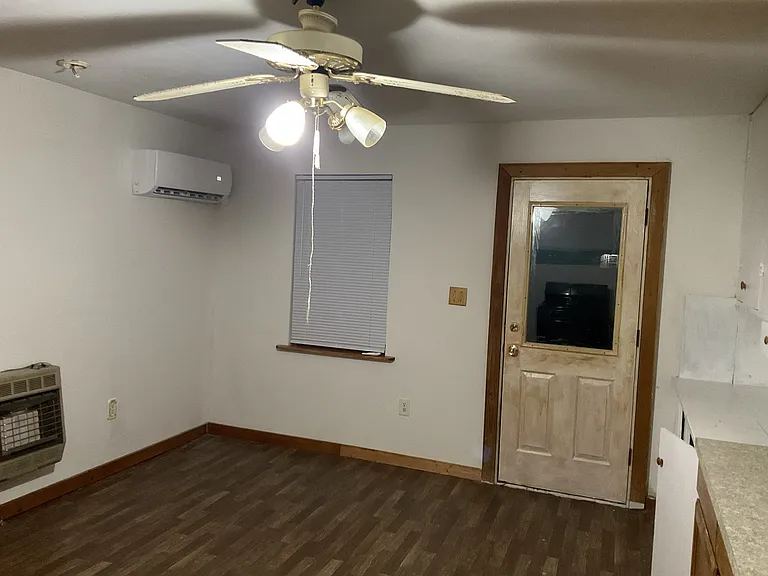 975 W Oak St — Photo 19