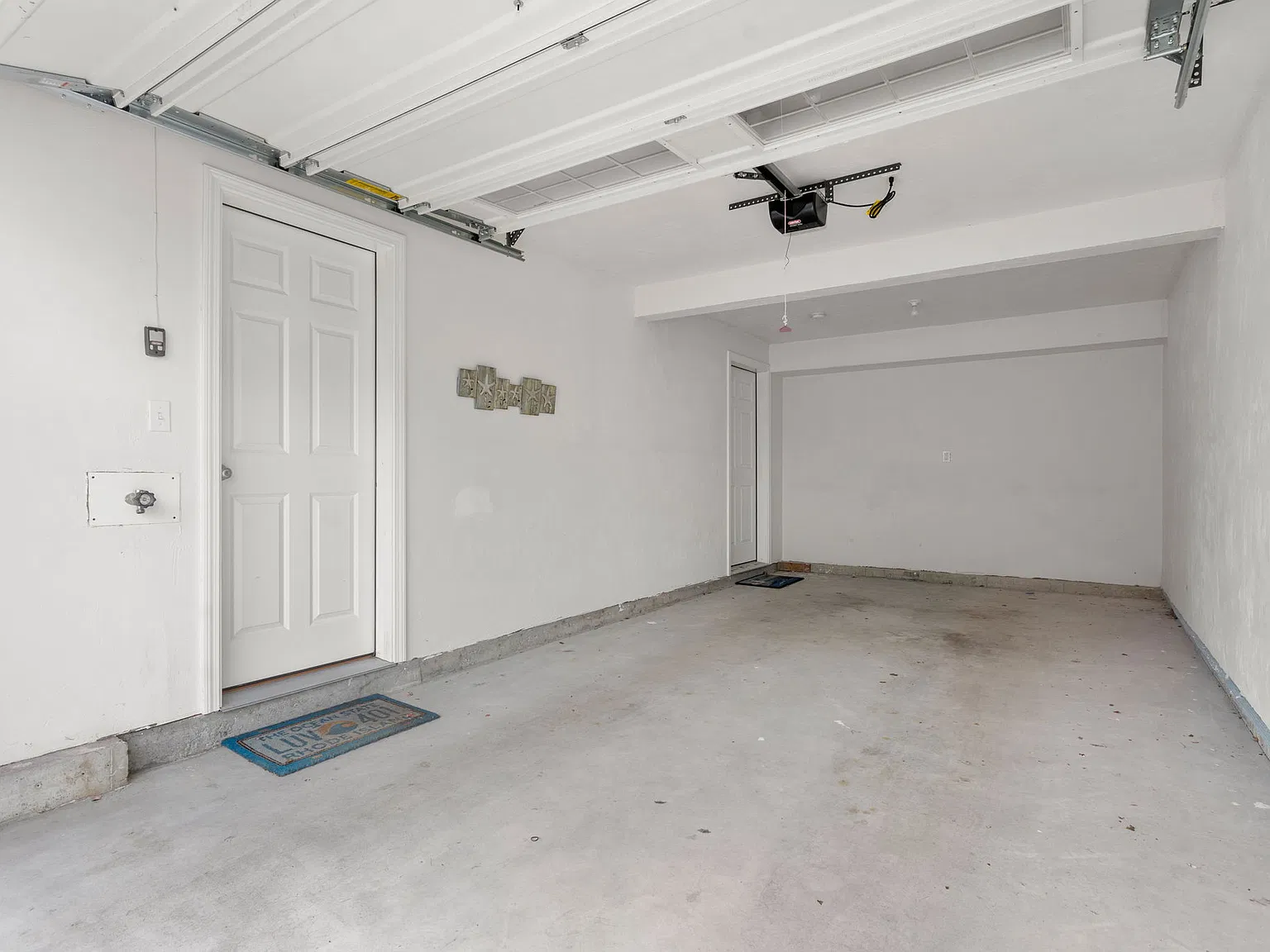 2 bed, 1.5 bath, 1100 sqft, $3,200 — Photo 2