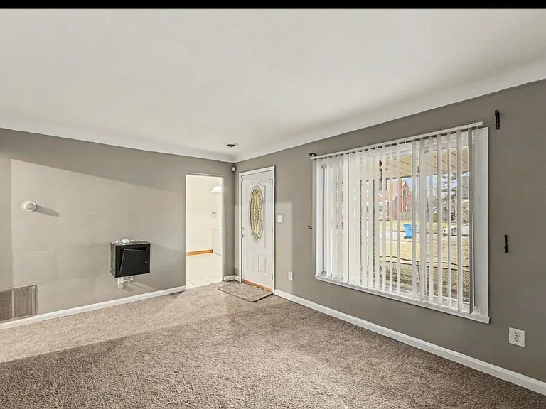 6822 N Lafayette St — Photo 4