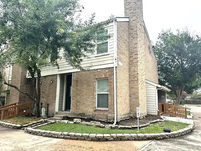 2 bed, 2.5 bath, 1432 sqft, $1,800 — Photo 2