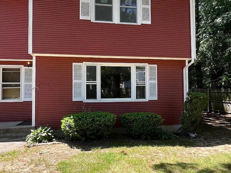 67 Elmore St #67 — Photo 2