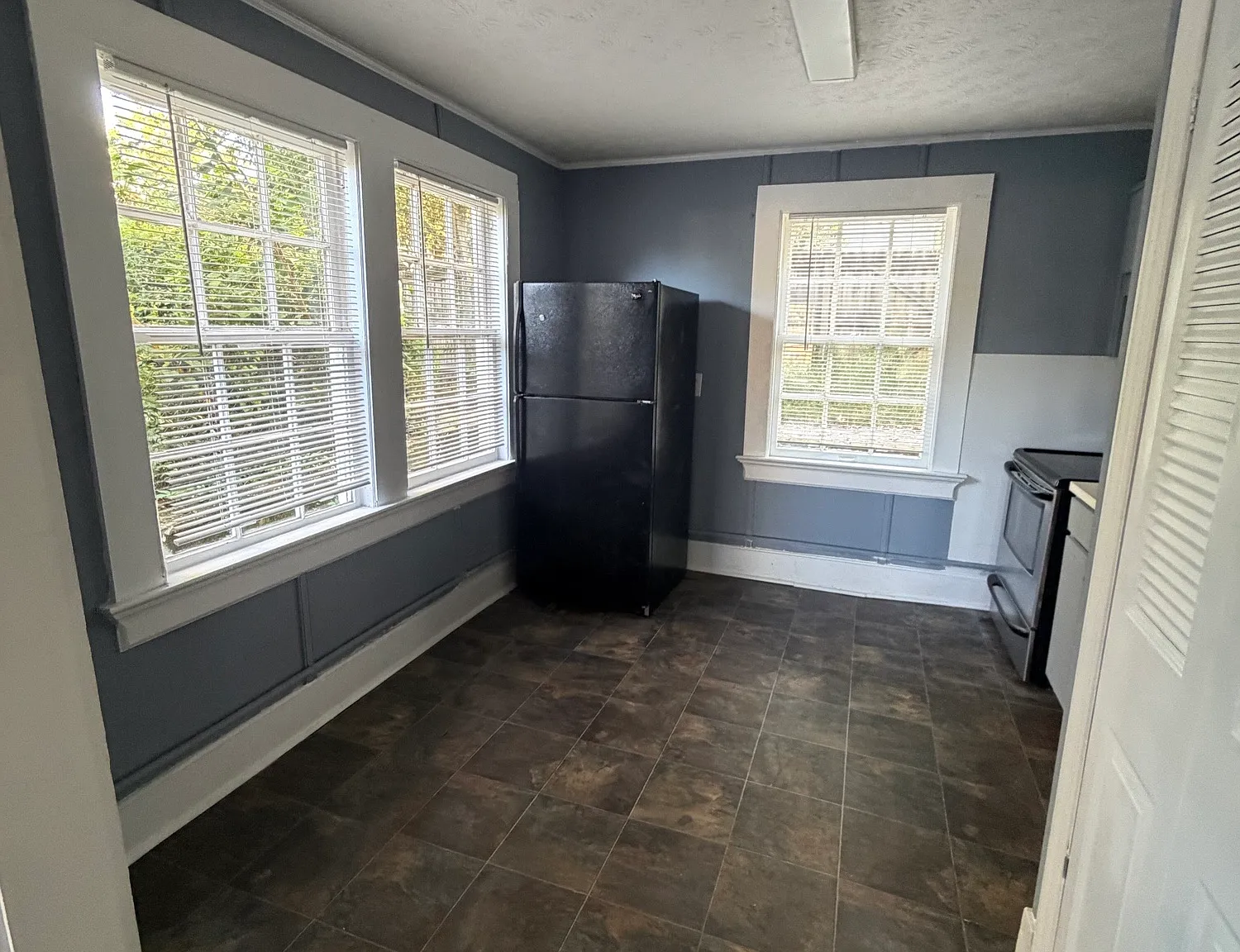 1710 Forest Ave — Photo 3