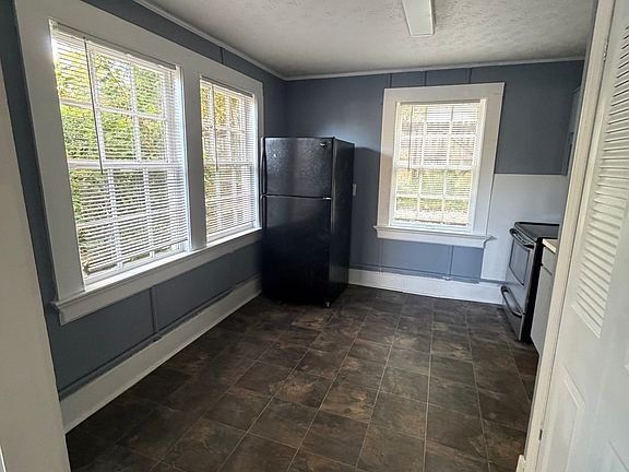 3rd image of 1710 Forest Ave #1