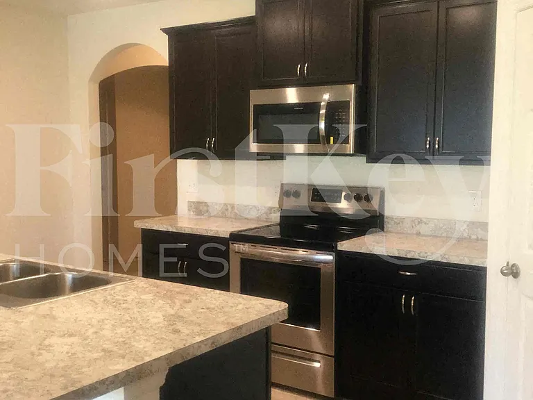 407 SW Lakehurst Dr — Photo 7
