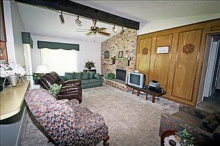 3rd image of 1115 N Thornbush Cir