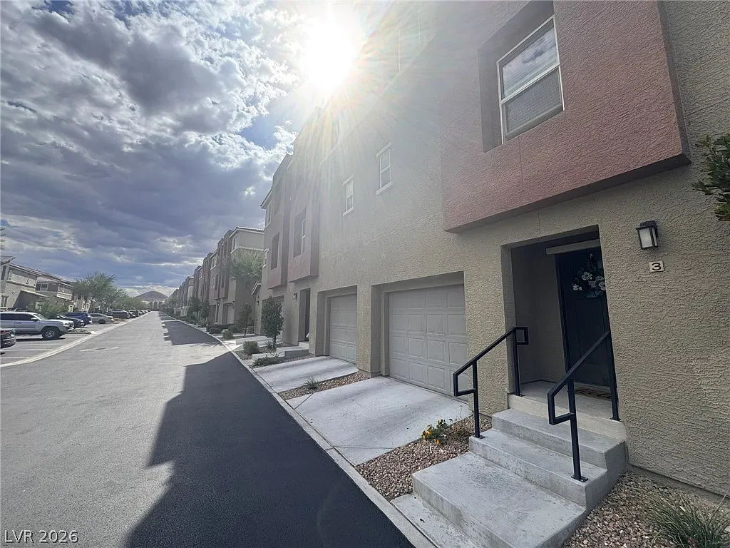 4 bed, 2.5 bath, 1833 sqft, $2,300 — Photo 4