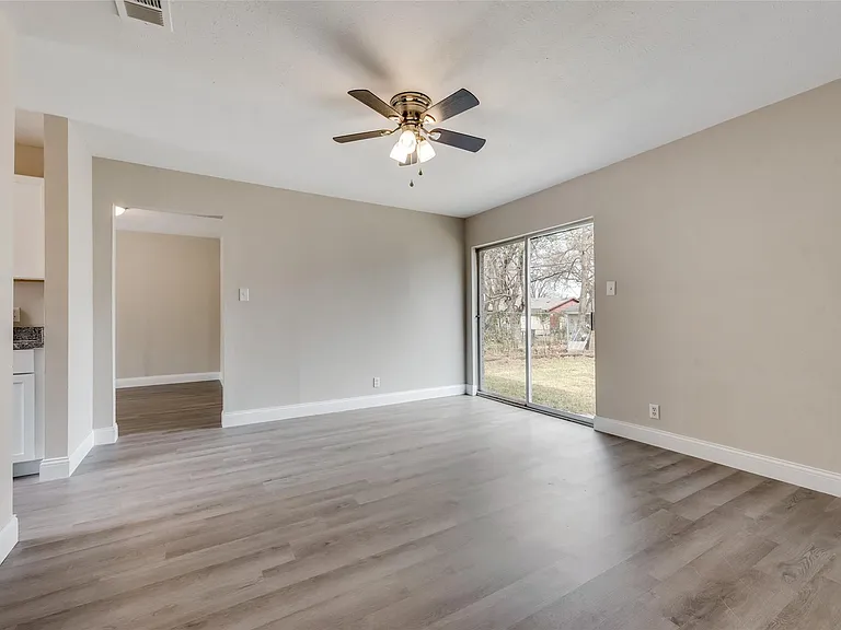1114 Anthony Dr — Photo 20