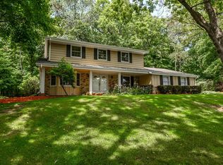 W265S7585 Crestview Dr, Waukesha, WI 53189