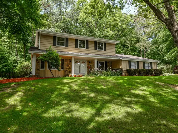 W265S7585 Crestview DRIVE, Waukesha, WI 53189