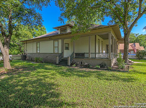 4th image of 504 N Milam St