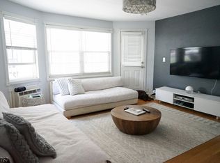 547 Avenue E, Bayonne, NJ 07002