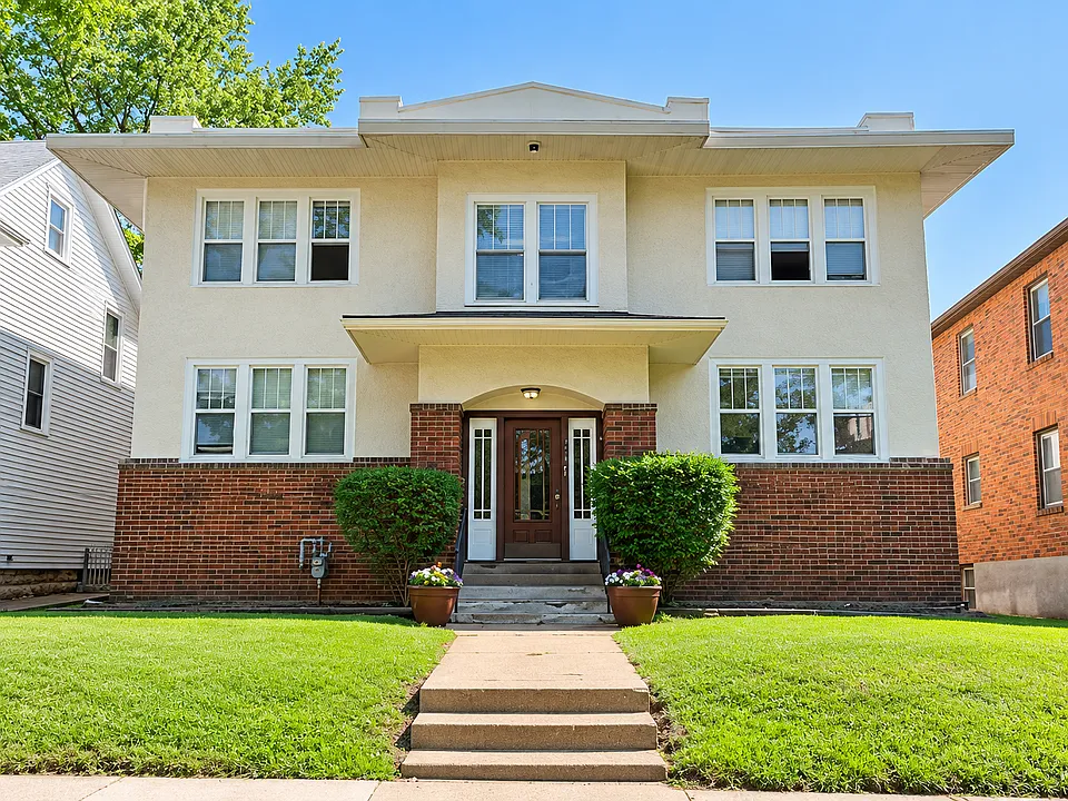 1758 Grand Ave