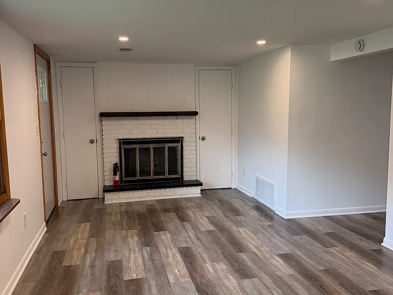 242 Kenneth St — Photo 5