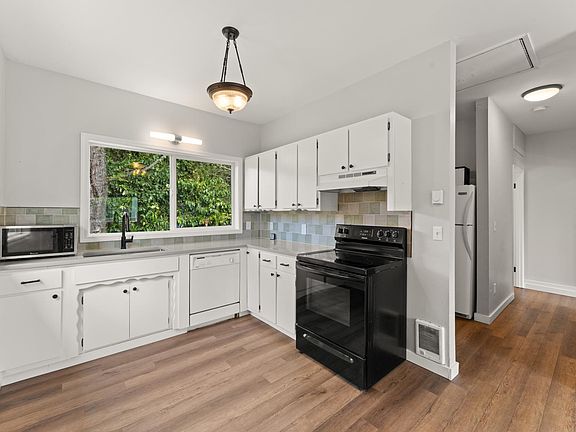 4th image of 411 Rhodora Heights Rd #B