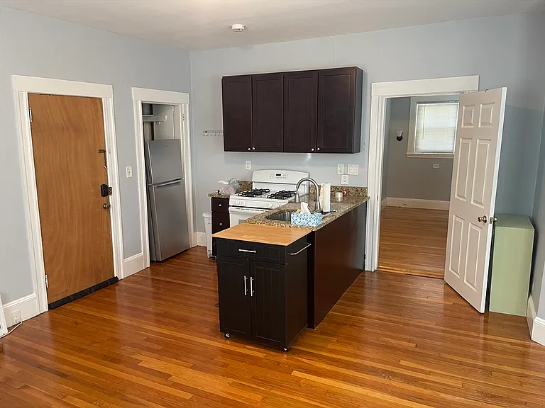 6 Cambridge Ter #1R — Photo 1