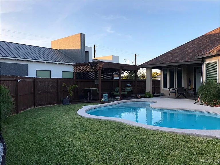 3613 Cornell Ave — Photo 24