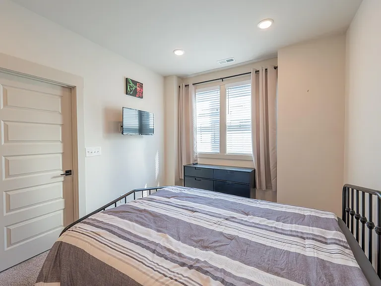 1112 Wesley Terrace Ave — Photo 16