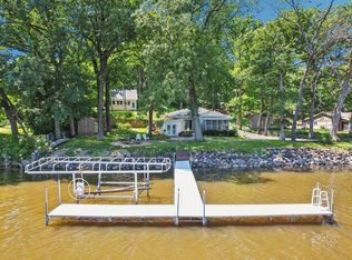 9727 N Blackhawk Dr, Edgerton, WI 53534