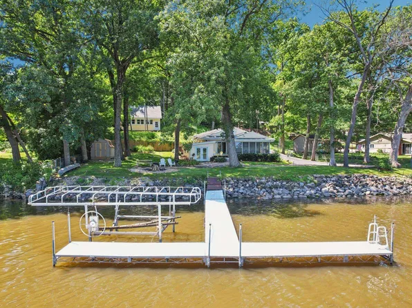 9727 N Blackhawk Dr, Edgerton, WI 53534