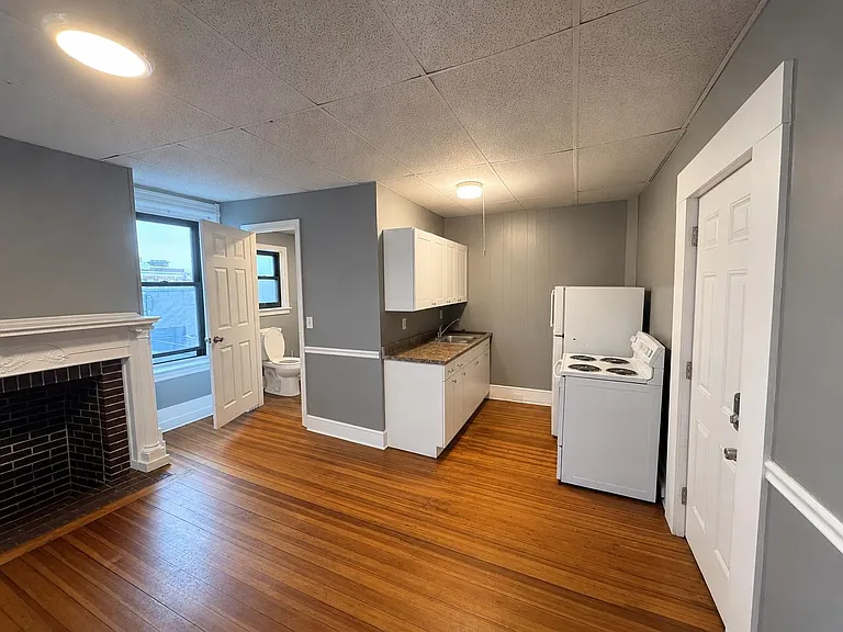 10-12 Vernon St #301 — Photo 1