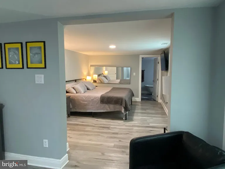 522 W King St — Photo 25