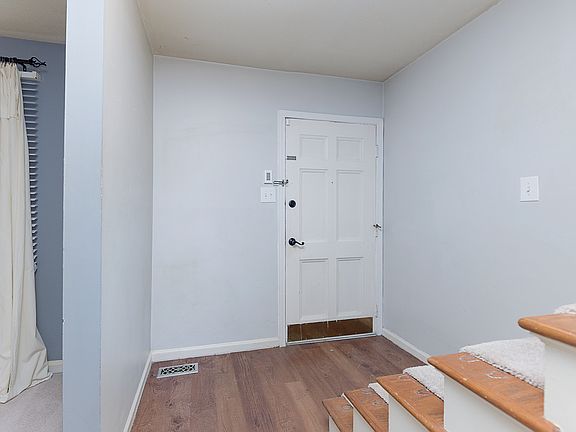4th image of 1161 Canterbury Sq S