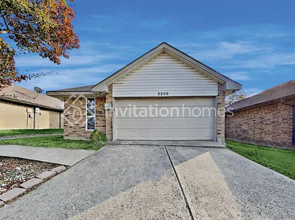 2206 Cedarcrest Dr, Carrollton, TX 75007