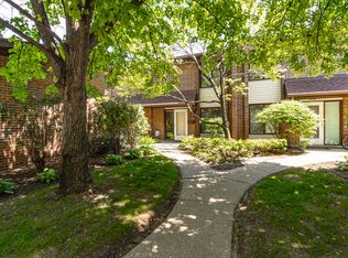 1071 Deerfield Pl, Highland Park, IL 60035