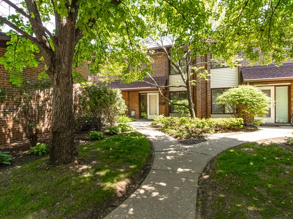 1071 Deerfield Pl, Highland Park, IL 60035