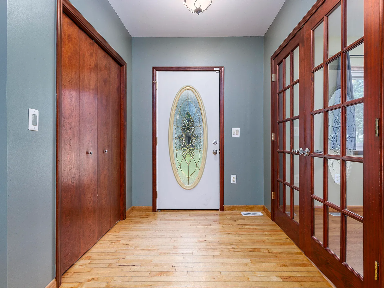 3 bed, 1.5 bath, 1356 sqft, $2,500 — Photo 3
