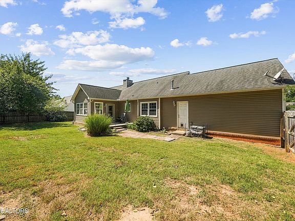 3rd image of 3724 Stonebridge Dr