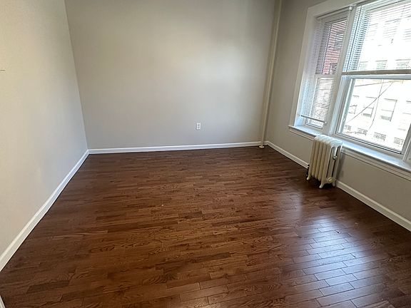 4th image of 9 Bentley Ave #13E