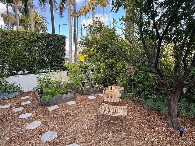 445 N Doheny Dr #B — Photo 22