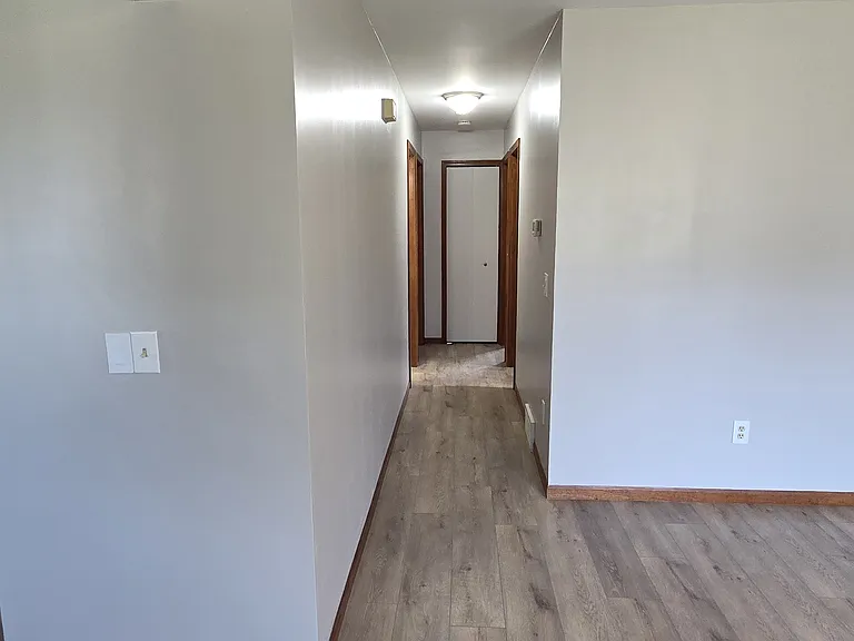 240 E Oregon St — Photo 3