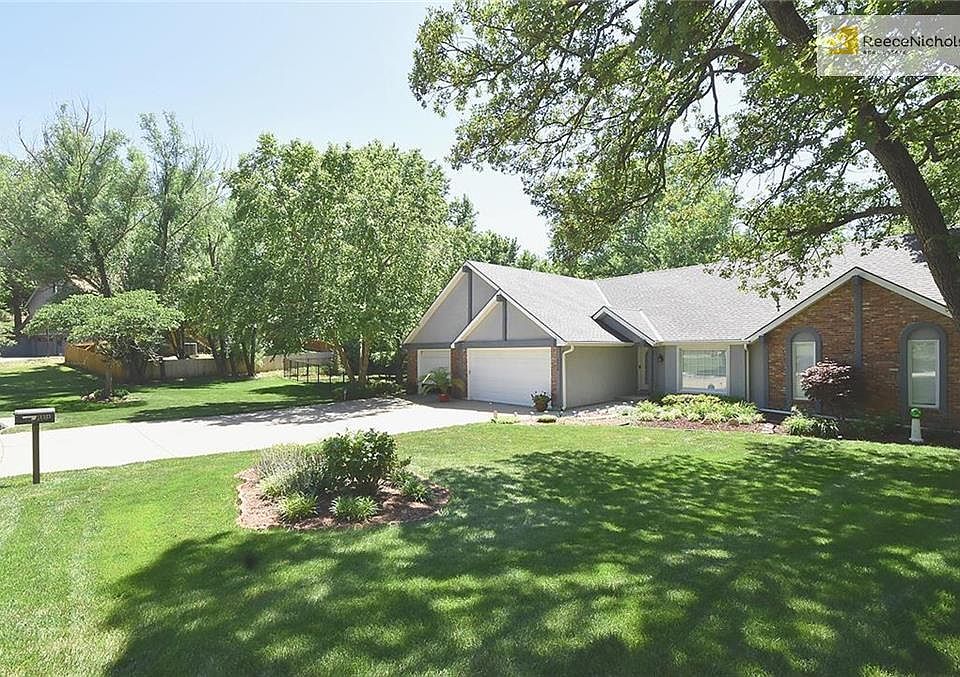 Sprawling Ranch on 3/4 of acre