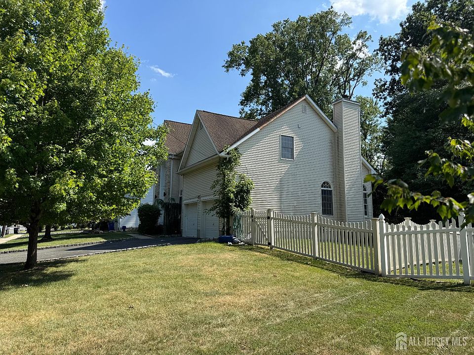 2nd image of 320 Arlington Ave