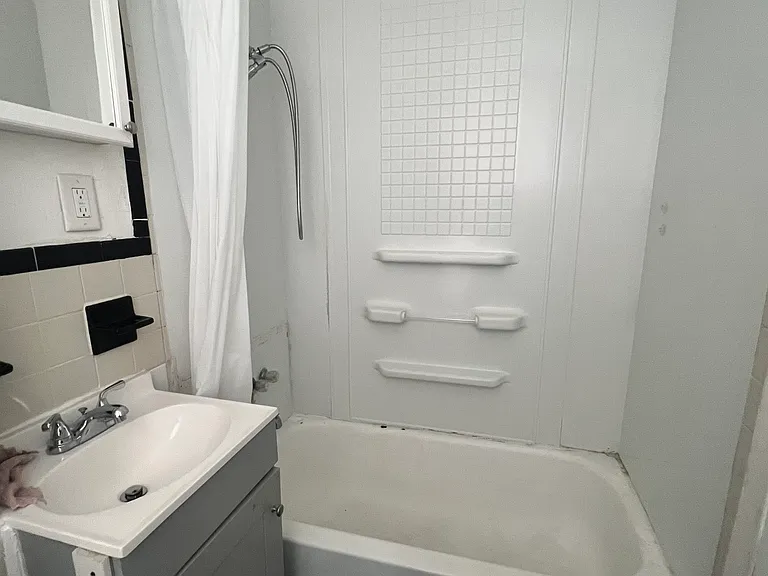 422 Saint Pauls Ave #1 — Photo 11