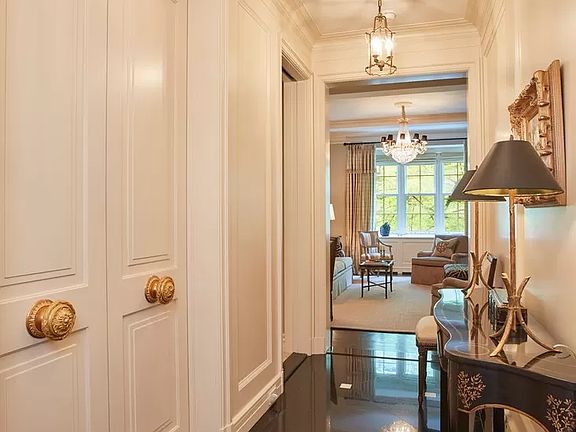 2nd image of 1060 Park Ave APT 2D