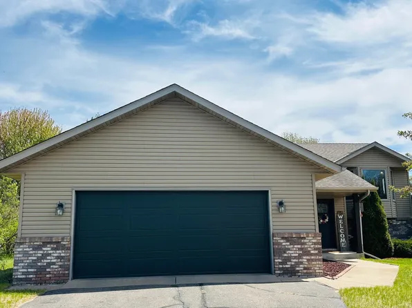 39119 Riverside Ct, North Branch, MN 55056