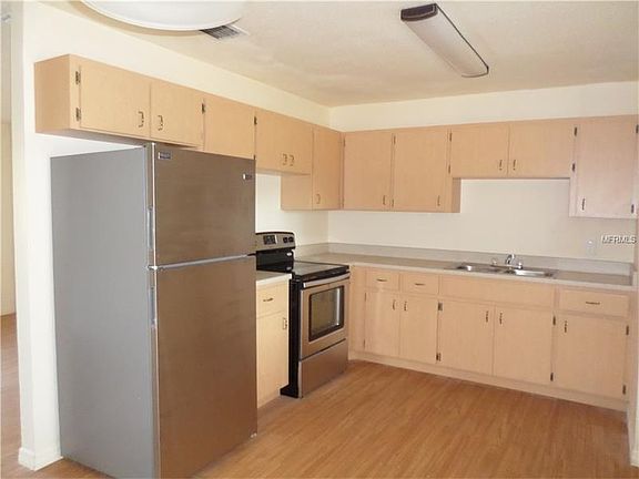 2nd image of 1221 SE Carnahan Ave