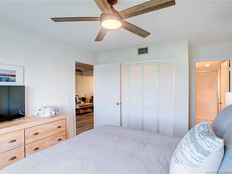 5601 NE Gulfstream Way — Photo 34