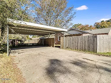 3 bed, 1716 sqft, $1,800 — Photo 2