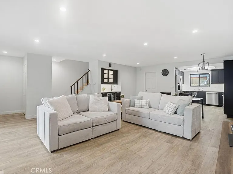 9960 Owensmouth Ave — Photo 4